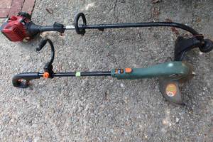 lot 285 image: Electric and gas weed eater murray is the gas and black & Decker is the electric