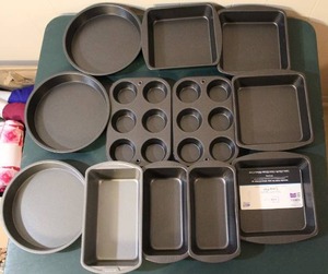 lot 279 image: Bakers set of pans square and round cake pans bread pans and cupcake pans see pictures