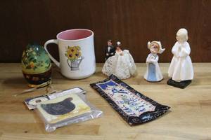 lot 63 image: St Petersburg Russia Lenin grad  egg and set of 4- coasters and Beijing dun Huang #6 made in China and more see pictures