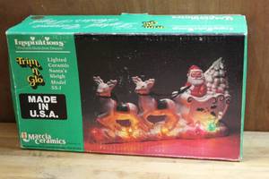 lot 70 image: Lighted ceramic Santas sleigh