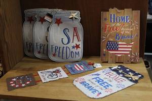 lot 74 image: USA freedom  wall art see pictures