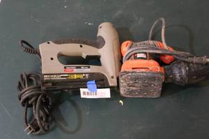 lot 252 image: Black and Decker Sander and electric stapler