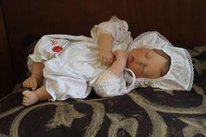 lot 83 image: Vintage reborn baby signed