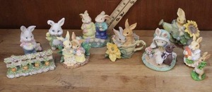 lot 58 image: a collection of vintage Easter bunny figurines