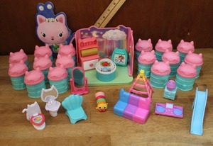 lot 51 image: Bakey with Cakey Kitchen and more see pictures