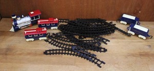 lot 46 image: Lot of tean tracks and train pieces