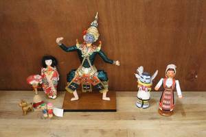 lot 30 image: Vintage handmade dolls