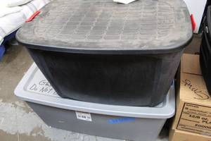lot 15 image: 2 totes