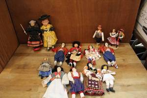 lot 12 image: Vintage Hand made doll lot