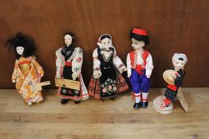 lot 10 image: Vintage Hand made doll lot