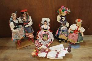 lot 7 image: Vintage Hand made doll lot