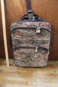 lot 303 image: Small suitcase