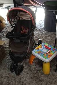 lot 304 image: Stroller and play table