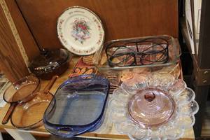 lot 311 image: Mixed Lot of baking dishes and more see pictures