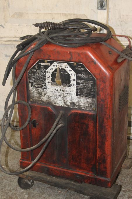 lot 4 image: Lincoln Electric Variable Voltage Arc Welder