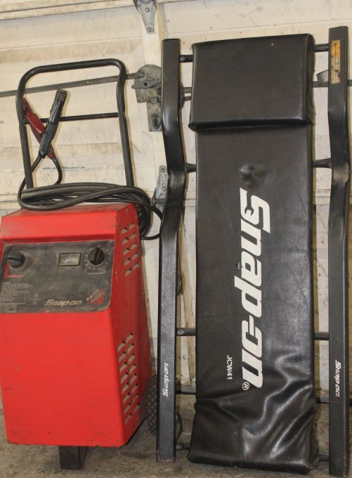 lot 5 image: Snap On Fast 420 Battery Charger and Snap On Creeper