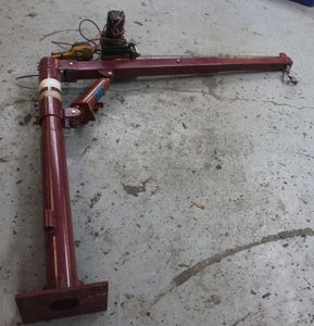 lot 7 image: Hoist with extendable arm support