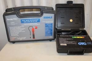 lot 9 image: Arctic Pro Dual Mode Refrigerant Gas Leak Detector and Battery Drain Tester and Memory Saver
