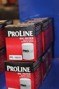lot 32 image: Six ProLine Oil Filters, TL 96-98 and Sterling 827-89-91ne Oil filters for Acura Legend 1988-1995, NSX 91-05