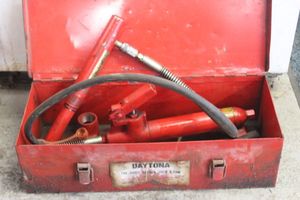 lot 23 image: Daytona The Body Repair Jack 4 Ton