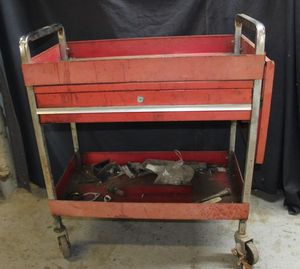 lot 72 image: Mechanics cart plus contents of assorted hardware