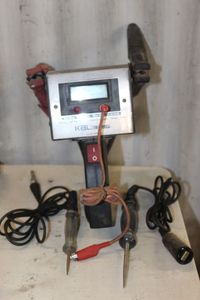 lot 139 image: KAL Equip digital 130 amp battery loadalternate tester