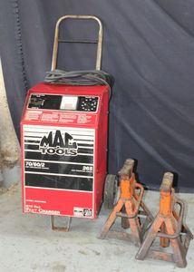 lot 143 image: Mac Tools 265 Amp cranking assistant plus jack stands