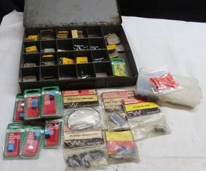 lot 181 image: Assorted automotive fuses