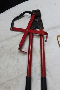 lot 190 image: Bolt cutters and battery claw