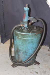 lot 202 image: Industrial oilreservoir pump