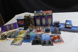lot 255 image: Sylviana and other brands assorted automotive lamp bulbs