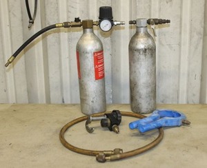 lot 264 image: Pneumatic cylinders and accessories
