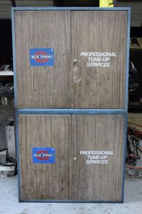 lot 273 image: Blue Streak locking storage cabinets with key