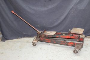 lot 286 image: Floor jack