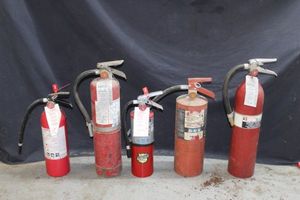 lot 288 image: Assorted fire extinguishers