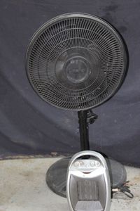 lot 290 image: Utilitech oscilating fan