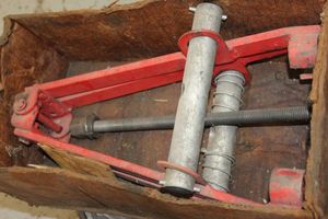 lot 348 image: Strut Pulling Tool