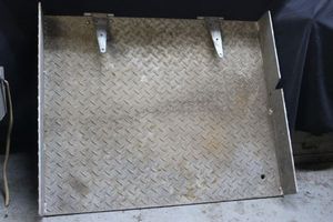 lot 353 image: Aluminum Diamond Plate Ramp