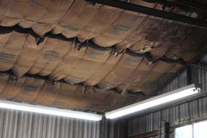 lot 372 image: five shop lights