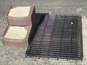 lot 26 image: small dog kennel and steps for a pet easy to get up on bed