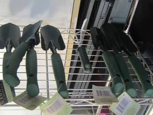 lot 29 image: Victorias garden tools all new qty 8