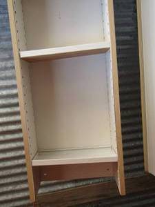 lot 40 image: 7ft178  white book shelf