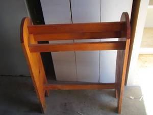 lot 43 image: quilt rack