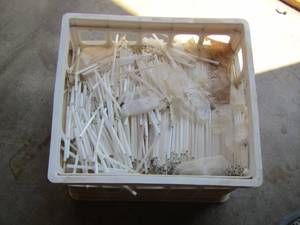 lot 68 image: White PLASTIC PIECES (6) WHOOKS ON EACH END AND A BEAD ATTACHED ON ONE END - CRATE FULL