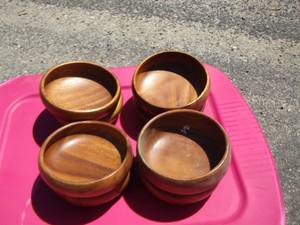 lot 71 image: 8 wooden bowls