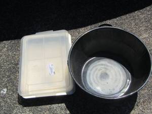 lot 77 image: casserole dish and a stock pot