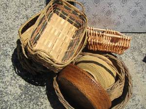 lot 79 image: wicker basket lot
