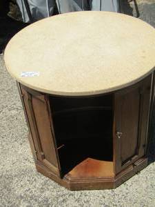 lot 82 image: 2525 diameter  best side table