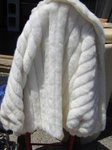 lot 85 image: Monterey fashion womens white fur coat