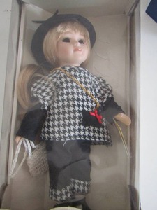 lot 17 image: Collectors Choice  BISQUE DOLL